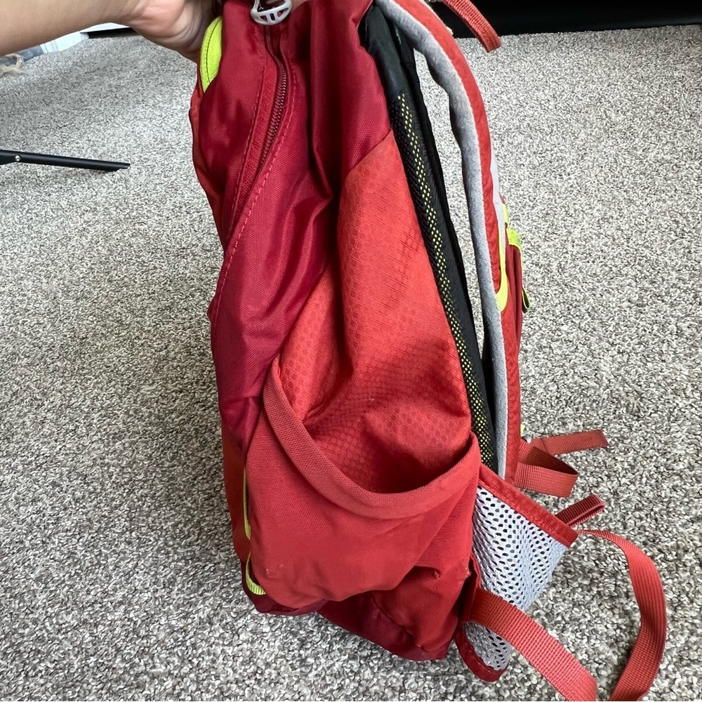 Osprey Jet 12 Youth Hiking Outdoor Camping Backpack Hydration Compatible Red - Picture 9 of 11